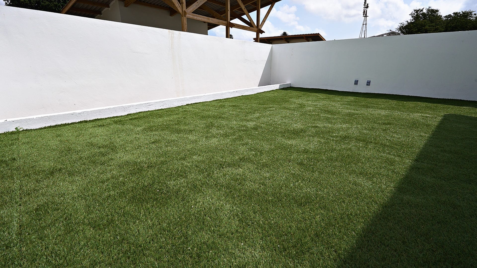 Lay Artificial Grass